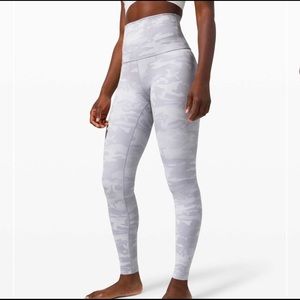 Lululemon Wunder Under Super HighRise Luxtreme 28"